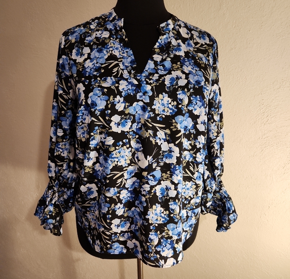 Vince Camuto Women's Blue Floral V-Neck Blouse 1X